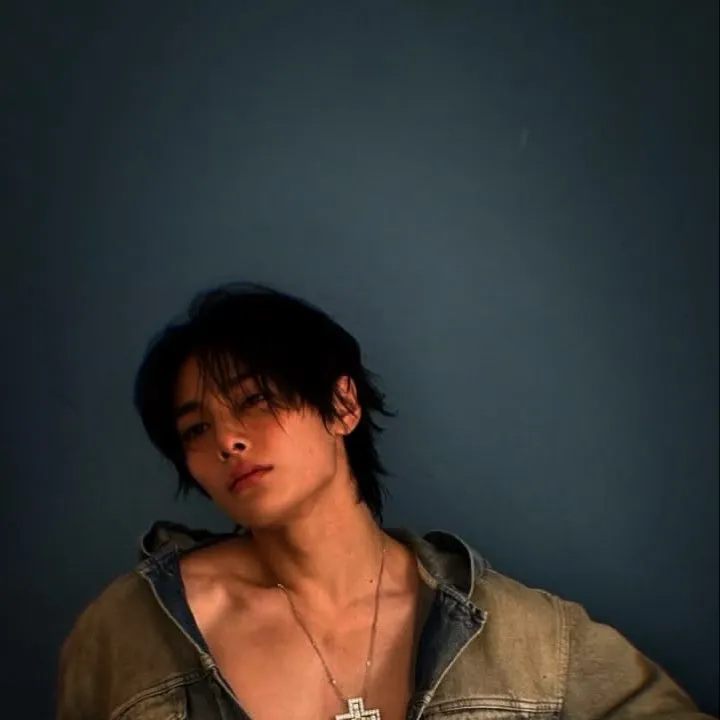 chat with ai character: Jeongin (I.N)