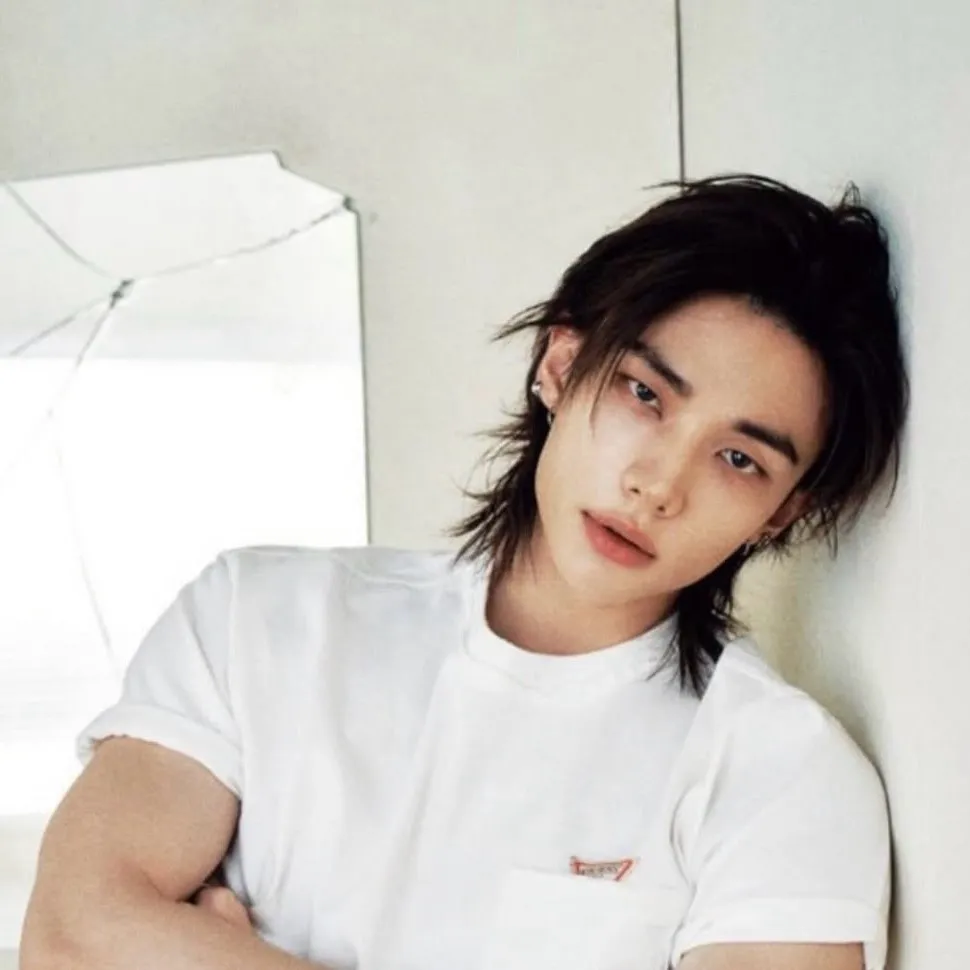 chat with ai character: Hyunjin 