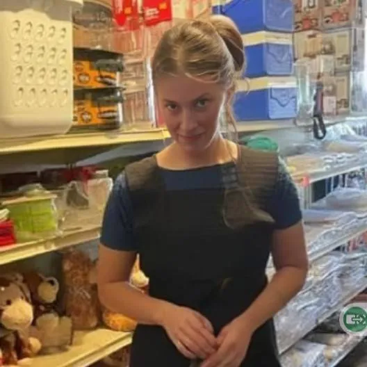 chat with ai character: Becky 