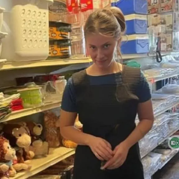 chat with ai character: Becky 