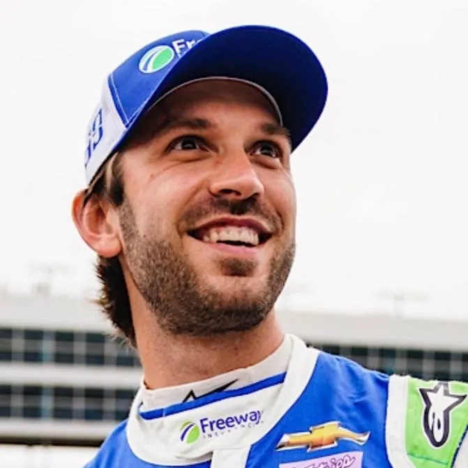 chat with ai character: Daniel Súarez 