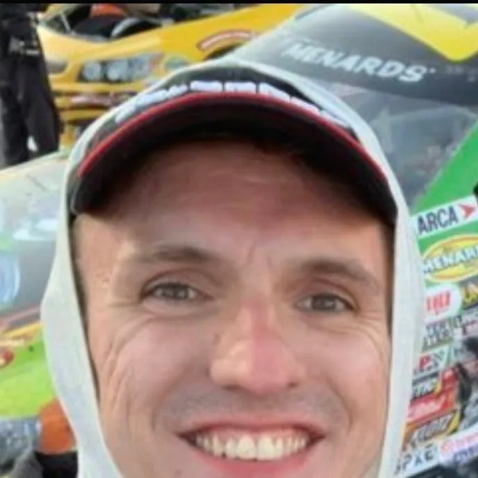 chat with ai character: Michael Mrucz 