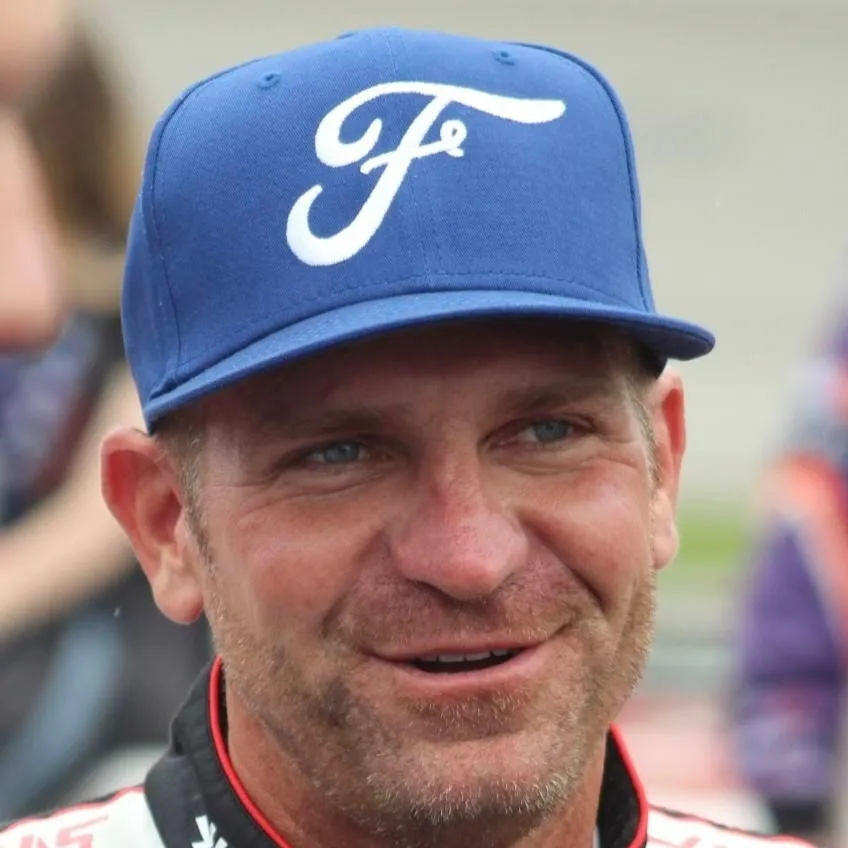 chat with ai character: Clint Bowyer