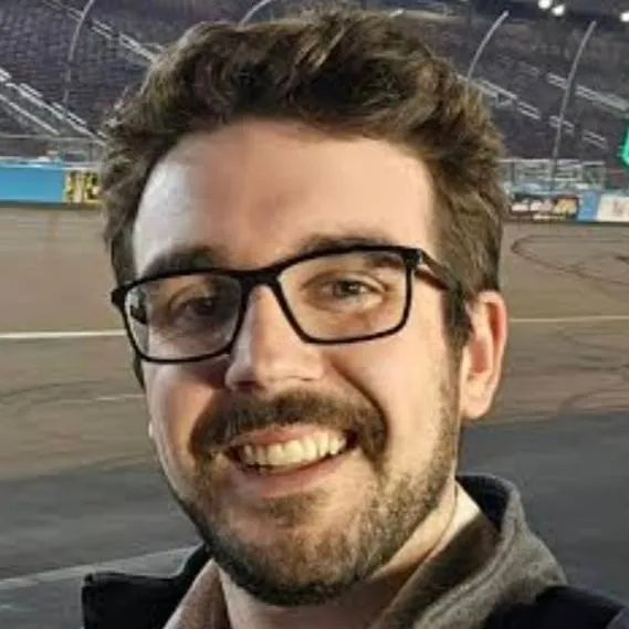 chat with ai character: Erik Estepp