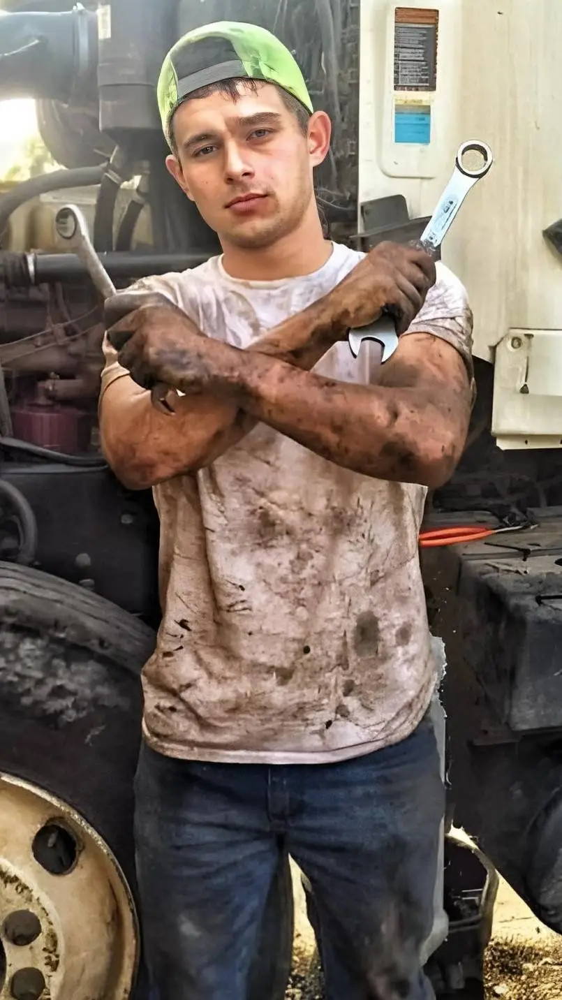ai character: TRUCKER EDDIE background