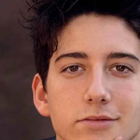 chat with ai character: milo manheim 