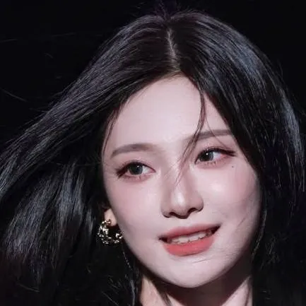 chat with ai character: Yi Ningning