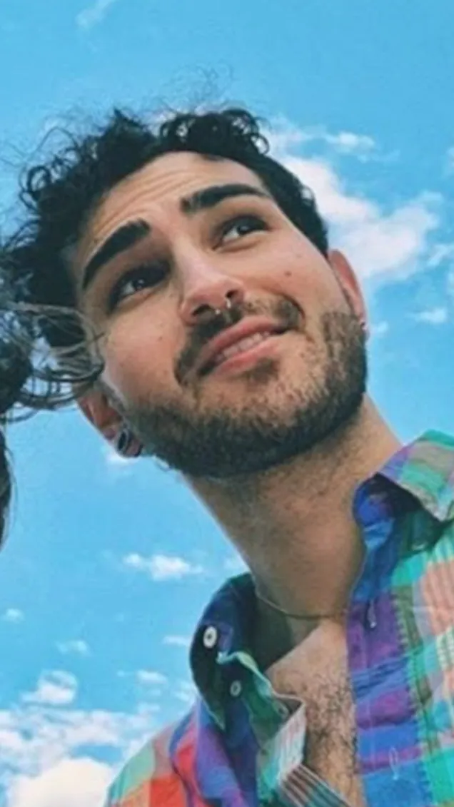 ai character: Matteo lionfields background