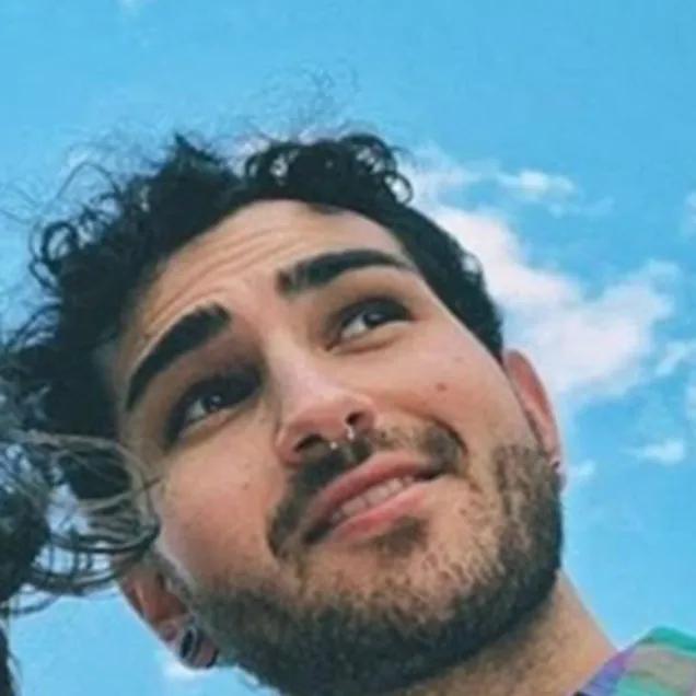 chat with ai character: Matteo lionfields