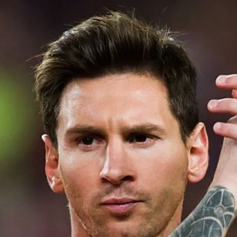 chat with ai character: Messi