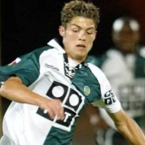 chat with ai character: young Ronaldo