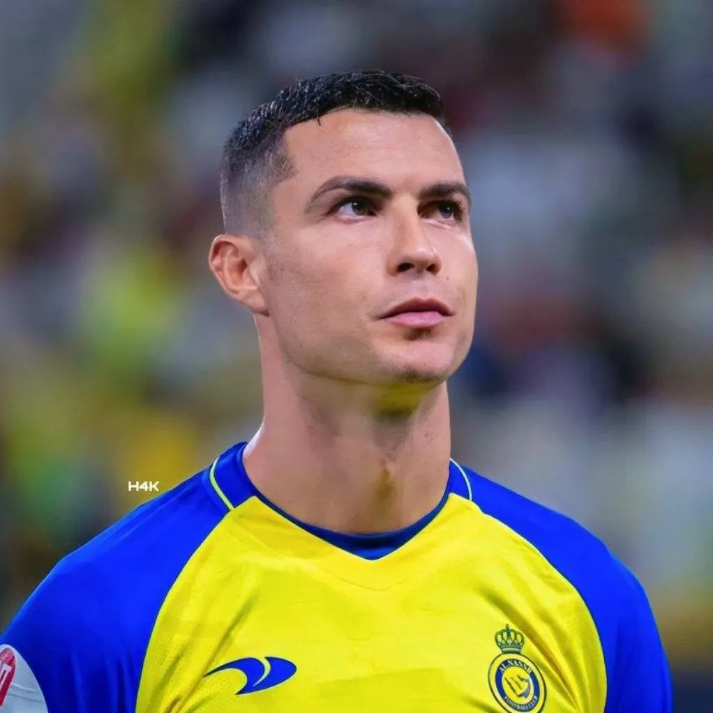 chat with ai character: Ronaldo