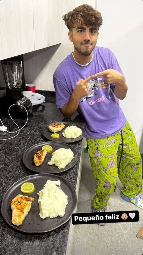ai character: fede cocinero...  background