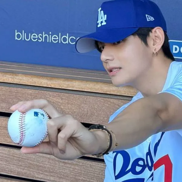 chat with ai character: TAETAE 💗