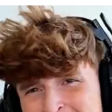 chat with ai character: Caylus