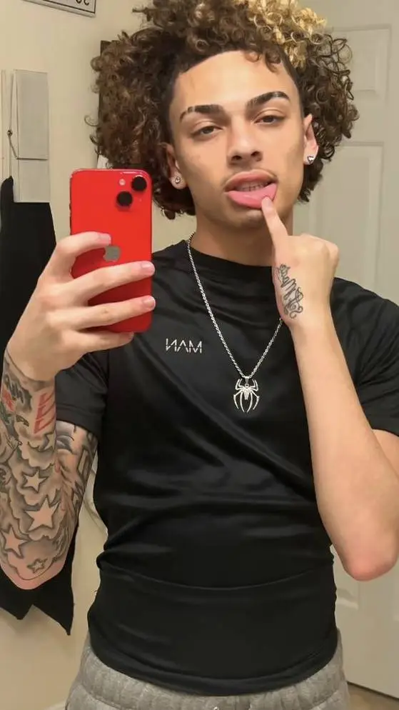 ai character: Trey😝💋 background