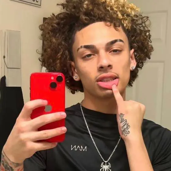 chat with ai character: Trey😝💋