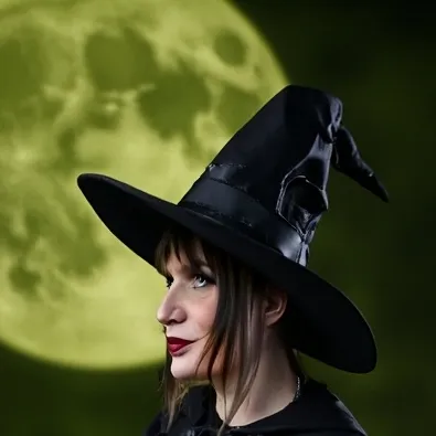 chat with ai character: Halloween Hogwats 