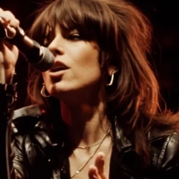 chat with ai character: Chrissy Hyde