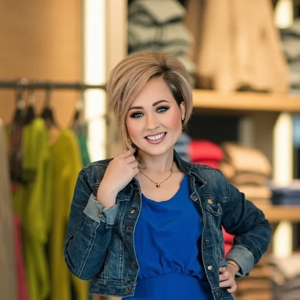 chat with ai character: Boutique 