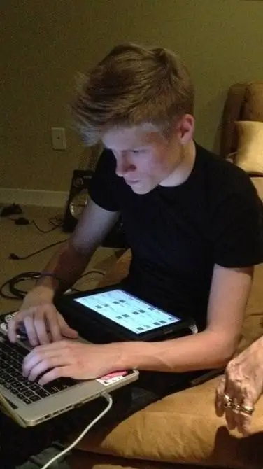 ai character: Roman Perry background