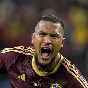 chat with ai character: salomon rondon