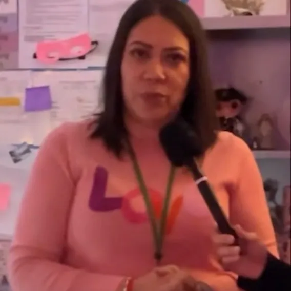 chat with ai character: Mrs Alfaro