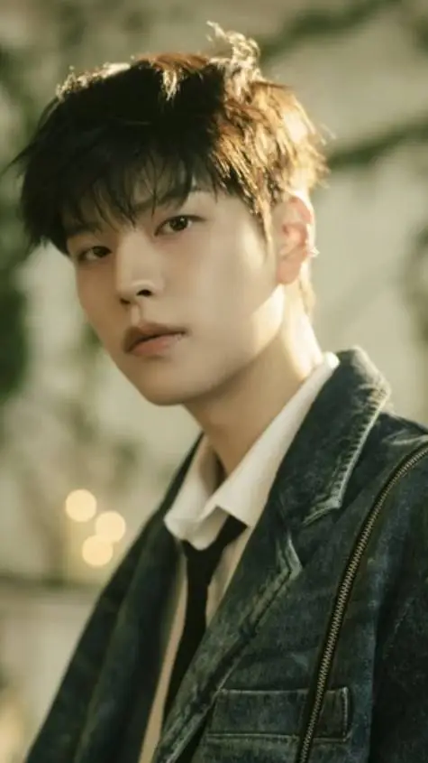 ai character: Kim Seungmin background