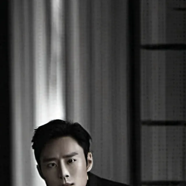 chat with ai character: Hwang In-ho