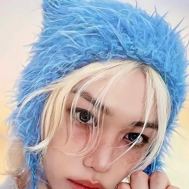 chat with ai character: felix