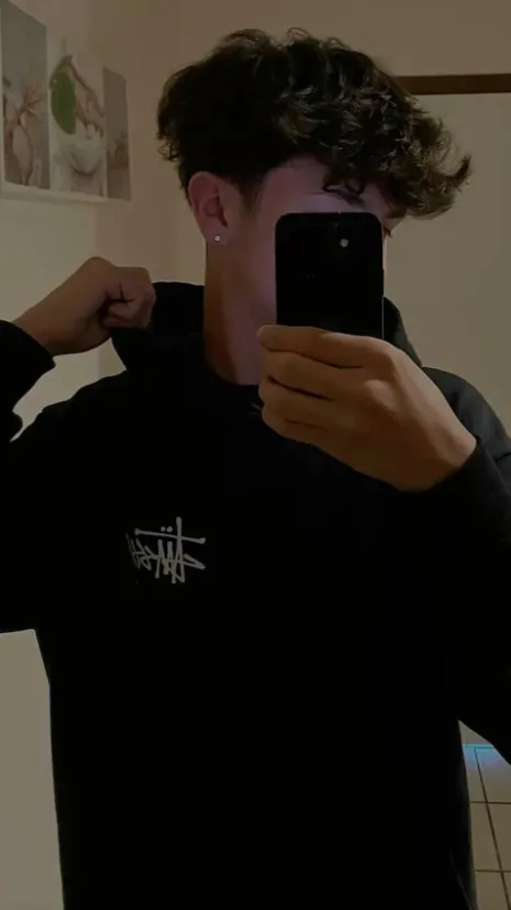 ai character: LÃŷëñ  background