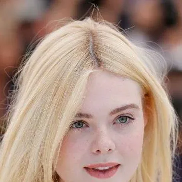 chat with ai character: Elle Fanning 