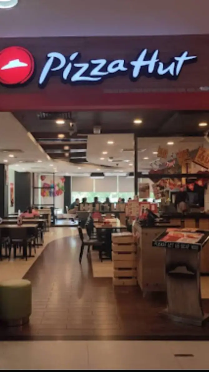 ai character: Malaysia pizza  background