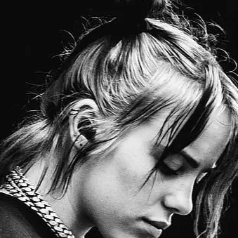 chat with ai character: Billie Eilish