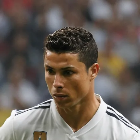 chat with ai character: Cristano Ronaldo 