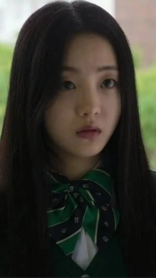 ai character: Nam ra  background