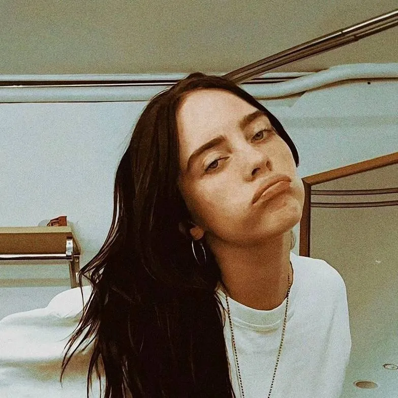 chat with ai character: Billieee