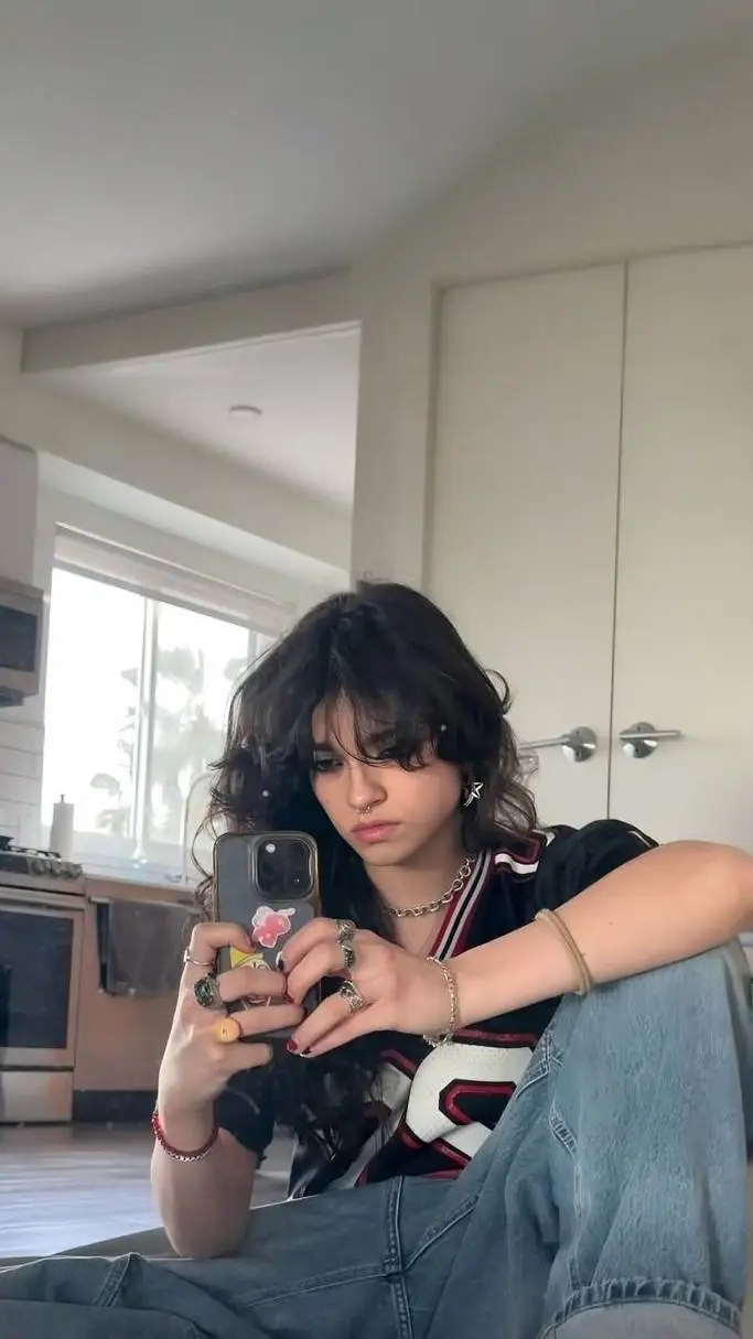 ai character: Ari Abdul background