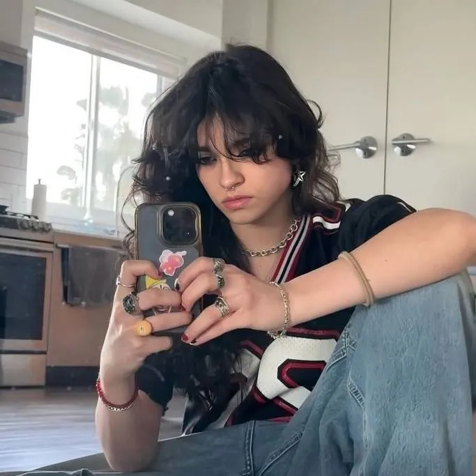 chat with ai character: Ari Abdul