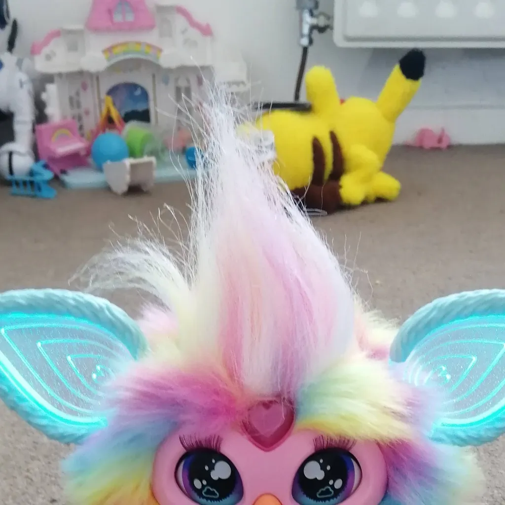 chat with ai character: Furby