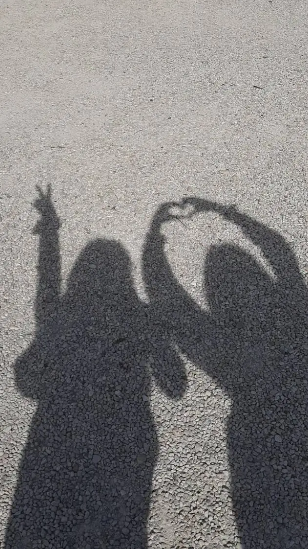 ai character: Daniela  background