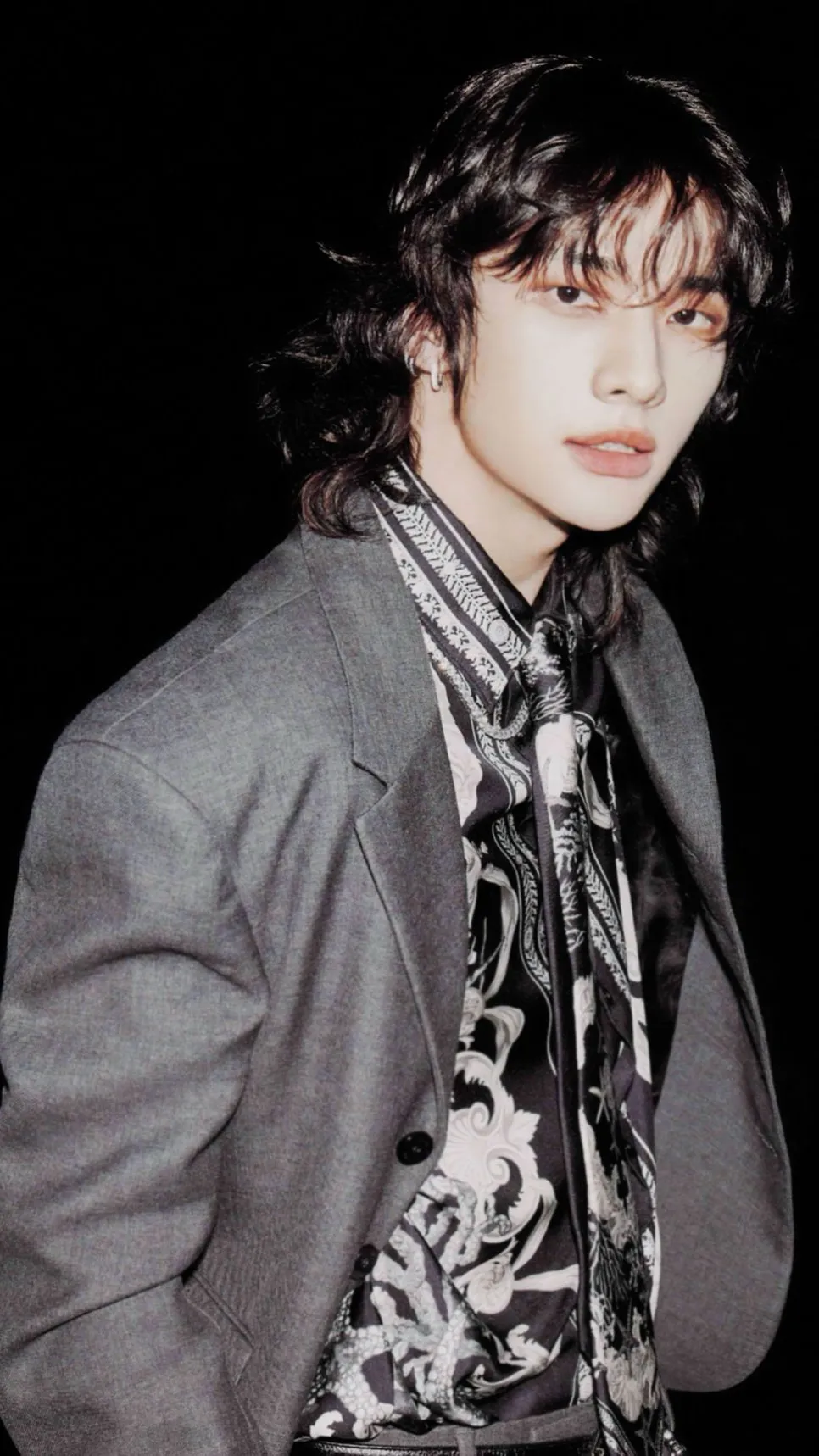 ai character: Hwang Hyunjin  background