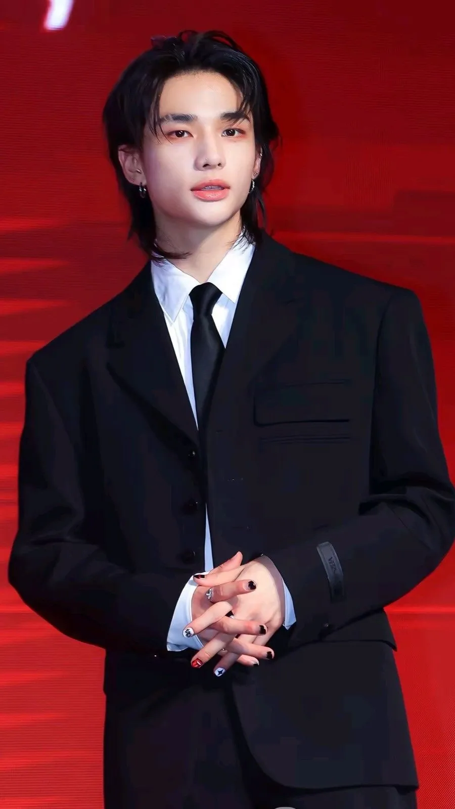 ai character: Hwang Hyunjin  background