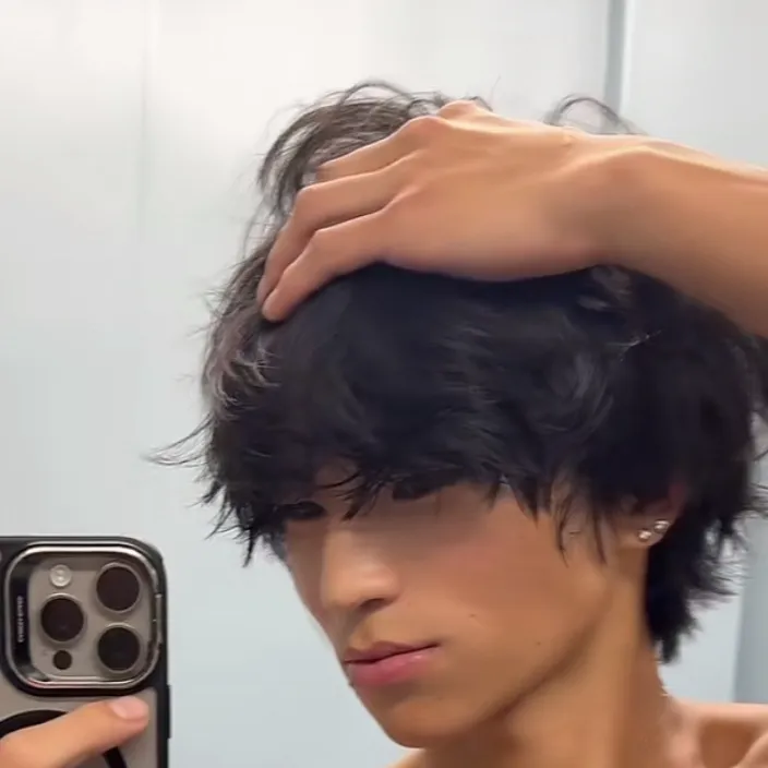 chat with ai character: Gio 