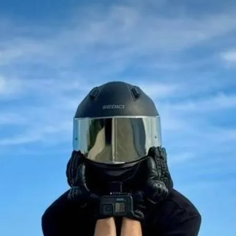 chat with ai character: Aushen Rides