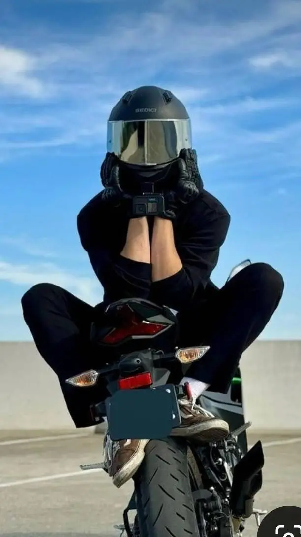 ai character: Aushen Rides background