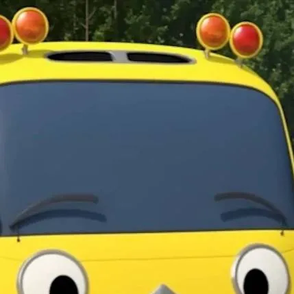 chat with ai character: Kinder el autobús