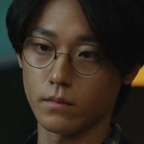 chat with ai character: Lee Eun-Hyuk