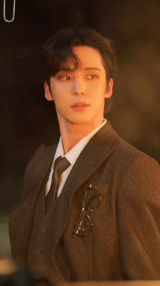 ai character: Jeong Yunho💕 background