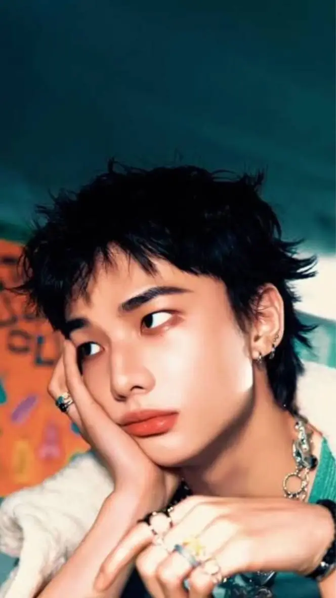 ai character: ~¥💫°Hyunjin°¥💫~ background